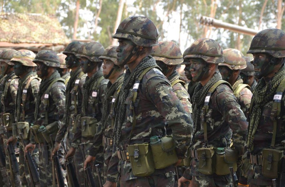 Mới đây, trang mạng Military Photos đã đăng tải một số hình ảnh về cuộc tập trận quy mô vừa của Lục quân Hoàng gia Thái Lan tại căn cứ Sư đoàn kỵ binh số 2, Vệ binh Hoàng gia.